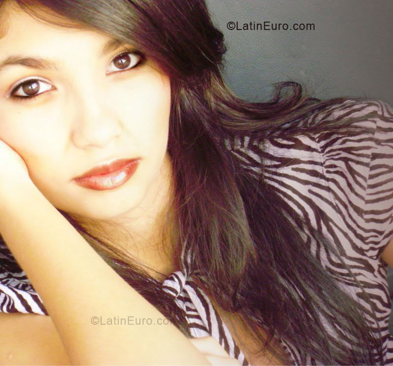 Date this attractive Brazil girl Edna from Manaus BR5702