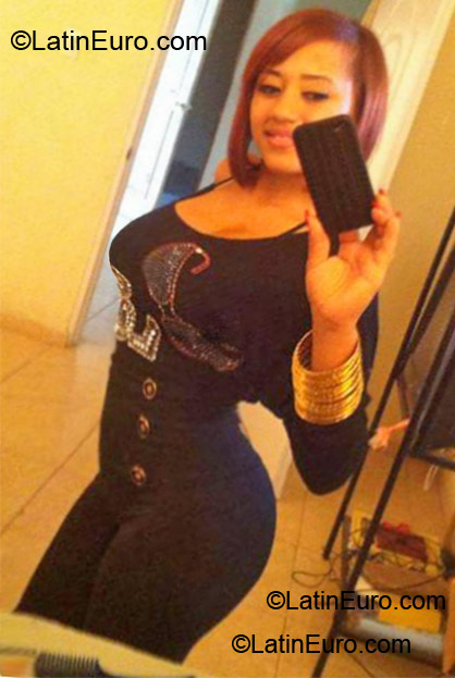Date this nice looking Dominican Republic girl Rossirys from Santiago DO11959