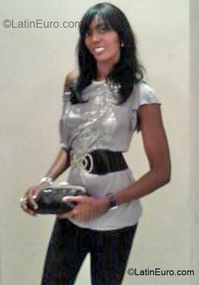 Date this georgeous Dominican Republic girl Elizabeth from Santo Domingo DO12130