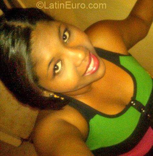 Date this sensual Dominican Republic girl Genesis from Santo Domingo DO12256