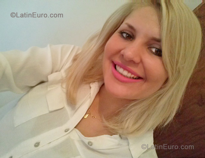 Date this attractive Brazil girl Tatiane from Pla nalto BR7284