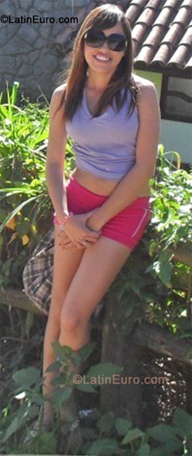 Date this attractive Brazil girl Valeria from Volta Redonda BR7299