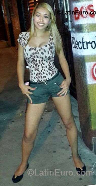 Date this hot Brazil girl Fabiola from Sao Paulo BR7300