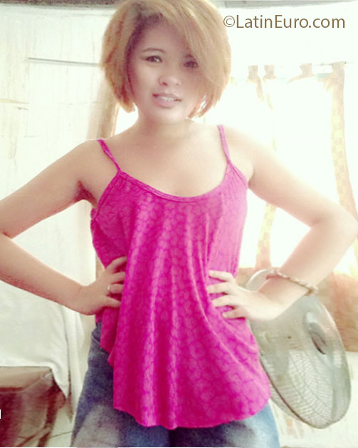 Date this hot Philippines girl April from Manila PH527
