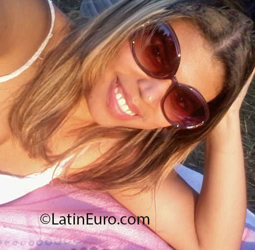 Date this happy Brazil girl Erika from Rio De Janeiro BR7346