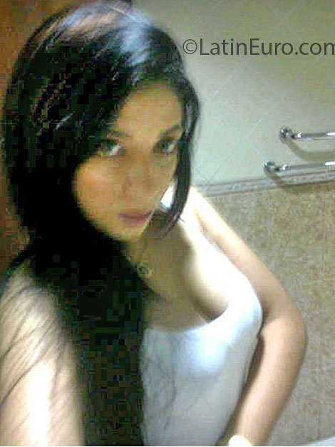 Date this sultry Dominican Republic girl Nathaly from Santiago DO13935