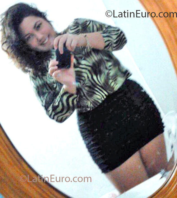 Date this georgeous Portugal girl Thaysa from Lagos PT58