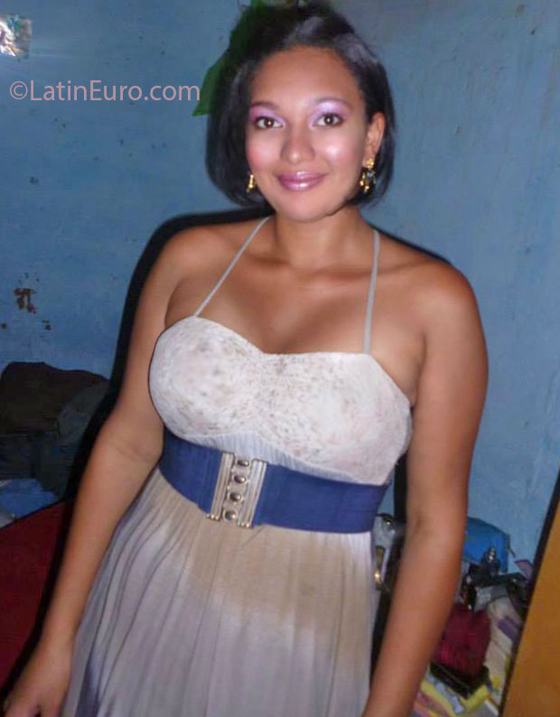 Date this beautiful Brazil girl Ana Paula from Goiania BR7444