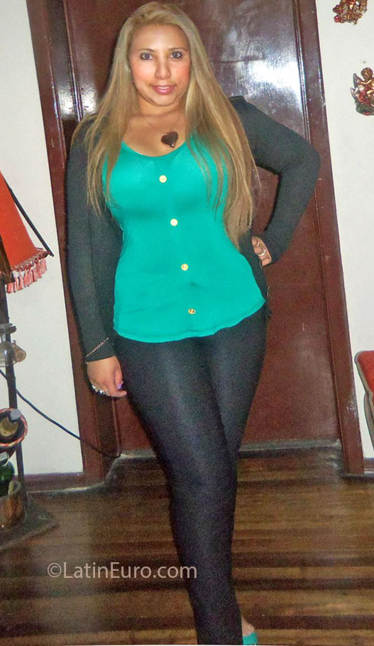 Date this charming Colombia girl Nini from Bogota CO12089