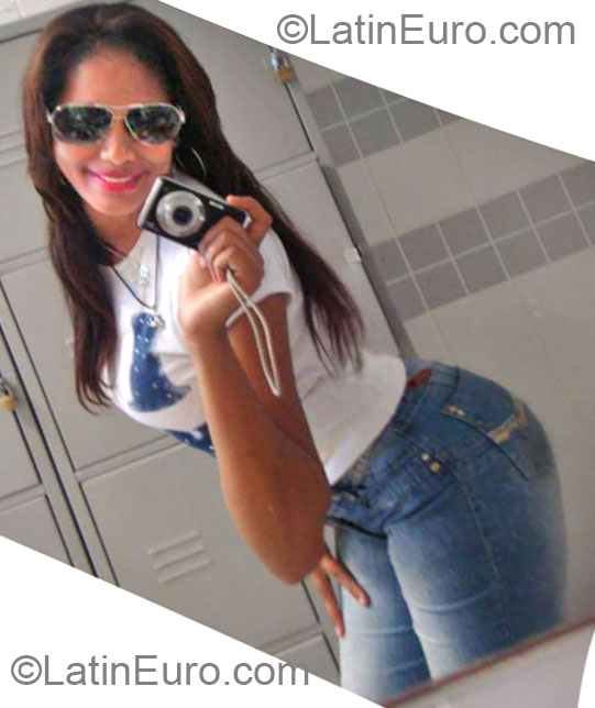 Date this delightful Brazil girl Rafaela from Cariacica BR7582