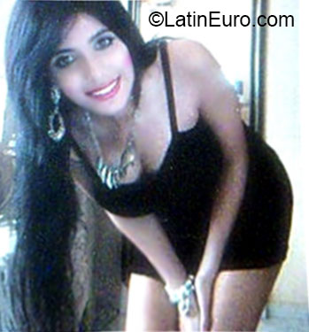 Date this pretty Brazil girl Kerolayne from Goiania BR7585