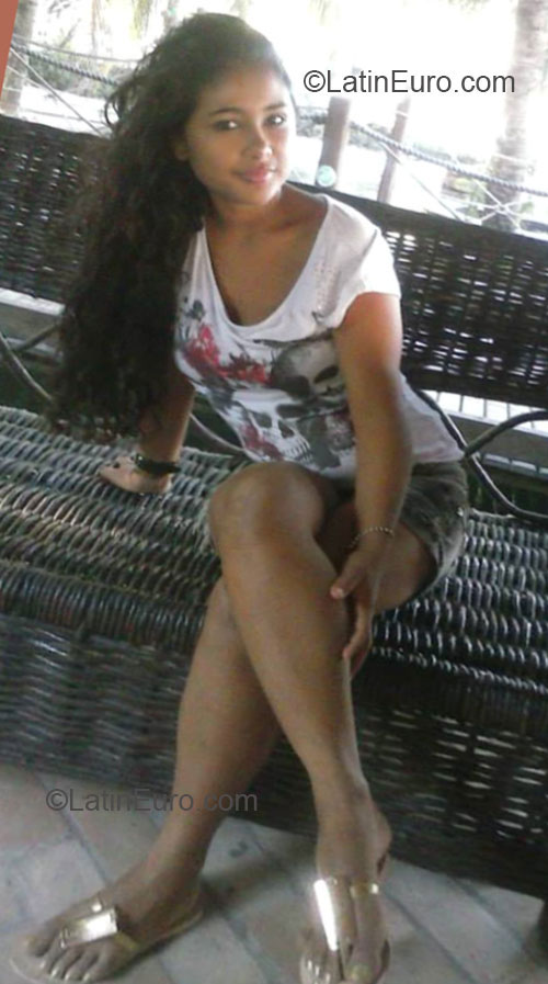 Date this athletic Brazil girl Maria from Fortaleza BR7605