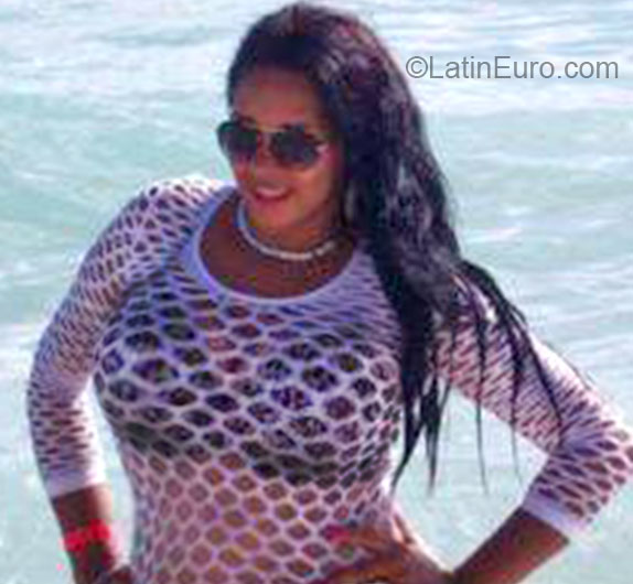 Date this gorgeous Dominican Republic girl Yenifer from Santiago DO14988