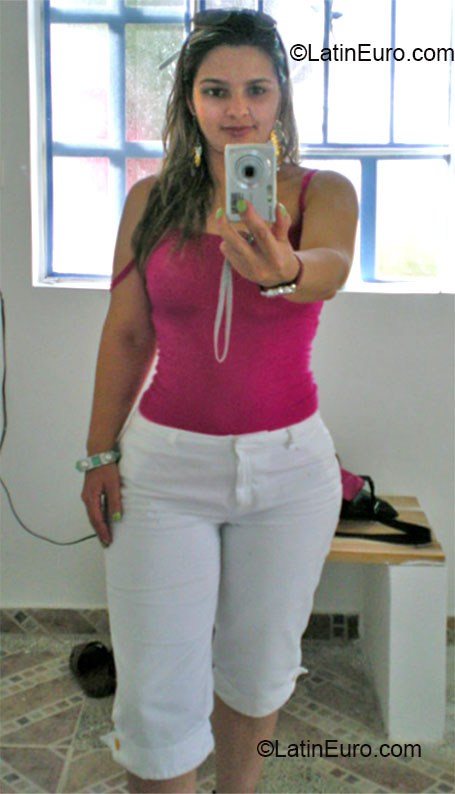 Date this nice looking Colombia girl Paola from Bogota CO12703