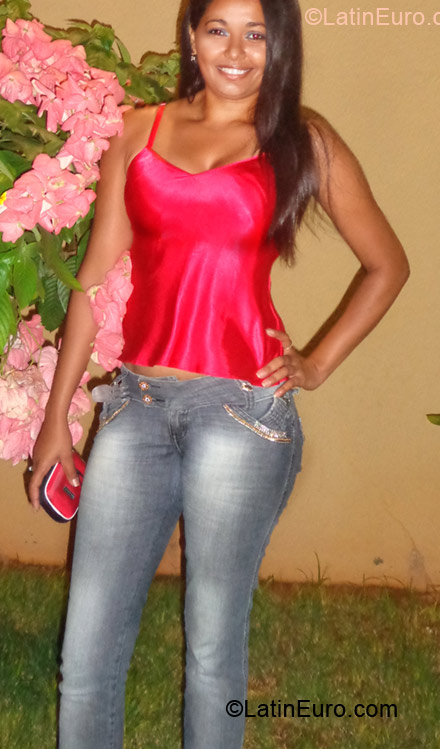Date this attractive Brazil girl Alinne from Mossoro BR7709
