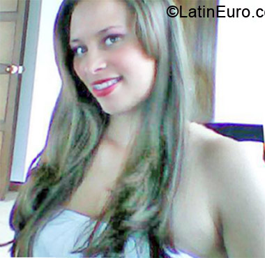 Date this voluptuous Colombia girl Alejandra from Bogota CO12815