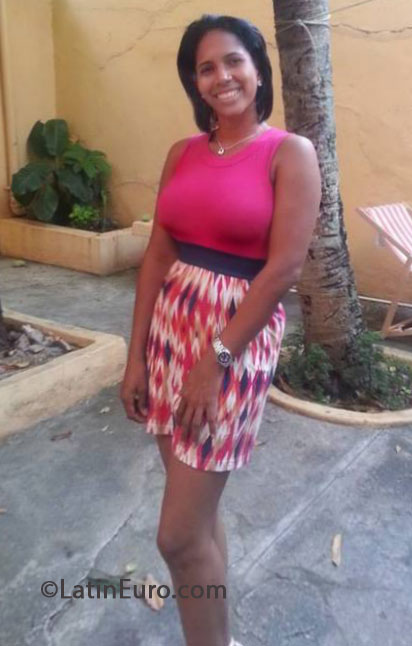 Date this hot Dominican Republic girl Raquel from Santo Domingo DO15773