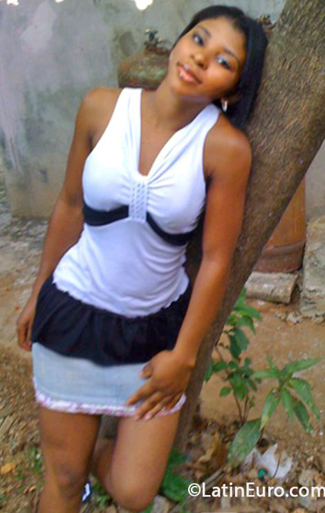 Date this gorgeous Haiti girl Nelta from Cape Haitian HT42