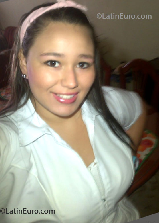 Date this attractive Colombia girl Isabel from Ibague CO13255