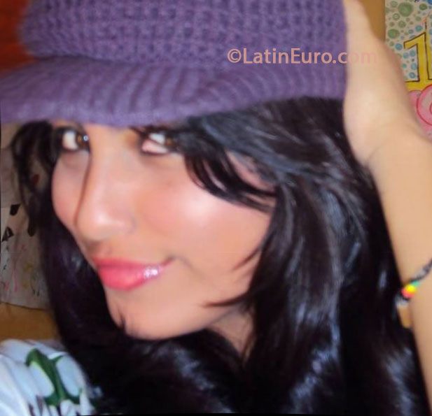 Date this sultry Colombia girl Wendy from Cali CO13421