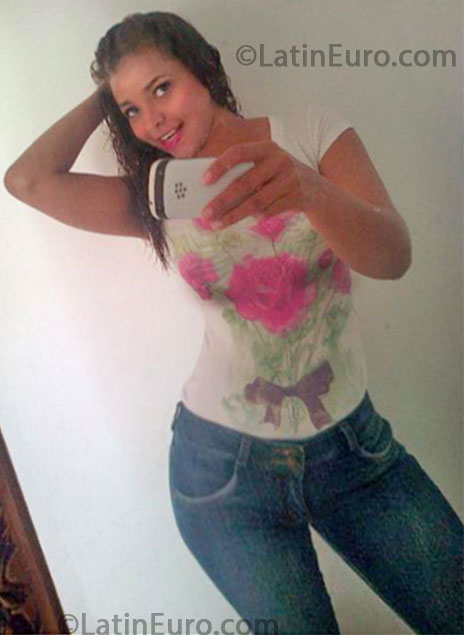 Date this hard body Colombia girl Erika from Bogota CO13563