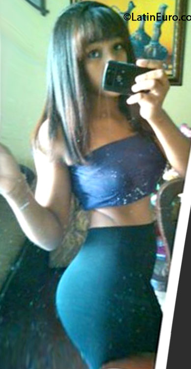 Date this charming Dominican Republic girl Mariluz from Santo Domingo DO17016
