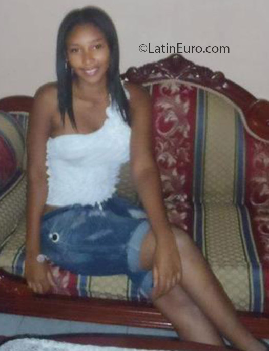 Date this young Colombia girl Marina from Cali CO13841