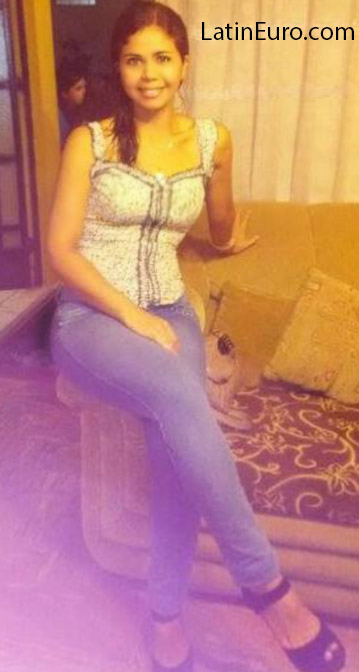 Date this beautiful Peru girl Leslie from Lima PE831