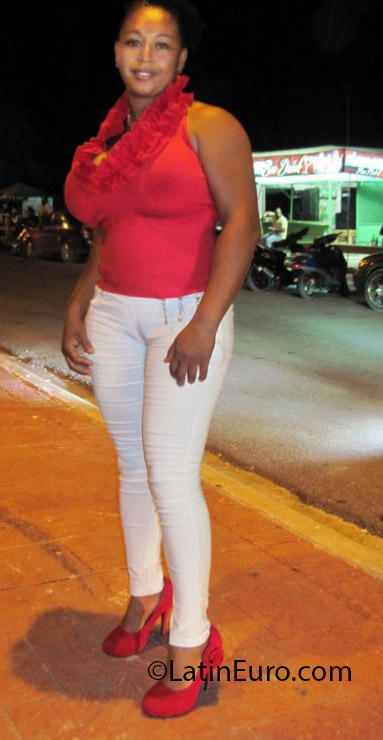Date this nice looking Dominican Republic girl Graciela from Republica Dominicana DO17091