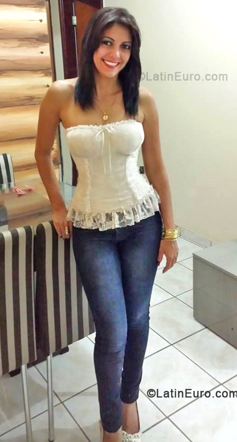 Date this sultry Brazil girl Rosemary from Uberlandia BR8124