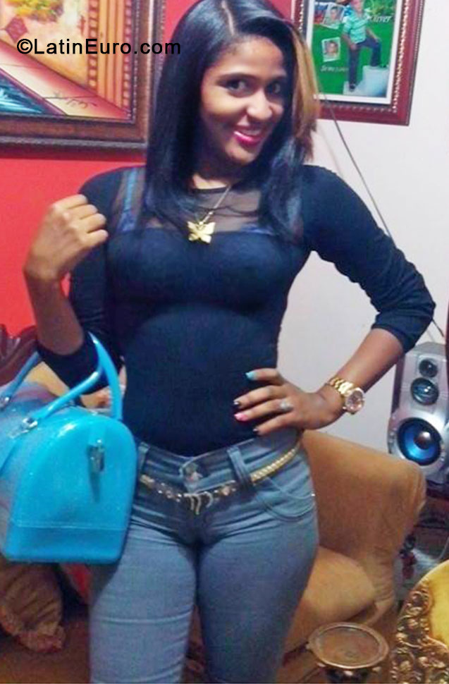 Date this sultry Dominican Republic girl Roseli from Santo Domingo DO17369