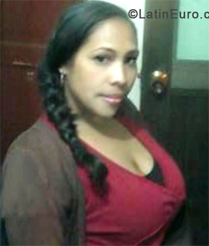 Date this attractive Colombia girl Gladys from Bogota CO14192