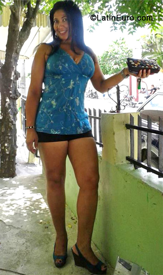 Date this hard body Dominican Republic girl Teresa from Santiago DO17517
