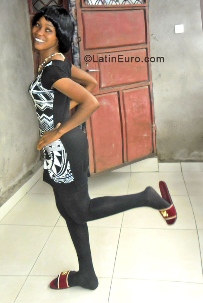 Date this foxy Cameroon girl Shelly from Buea CM181