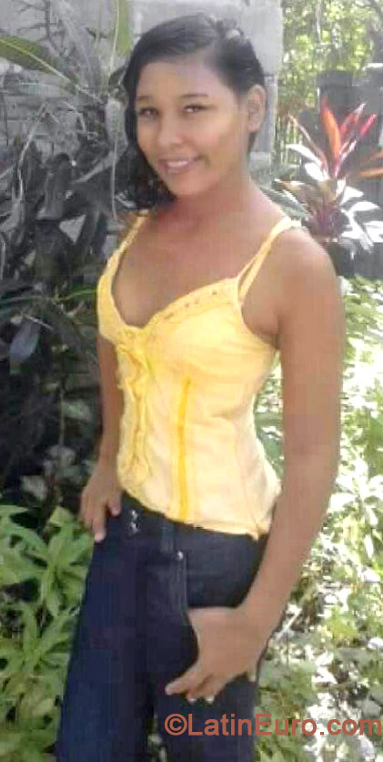 Date this sensual Honduras girl Leticia from Sonaguera HN904