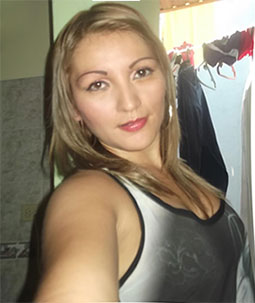 Date this attractive Colombia girl Meryiam from Bucaramanga CO14569