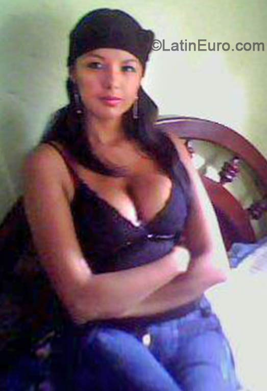 Date this good-looking Colombia girl Yuli from Medellin CO14786
