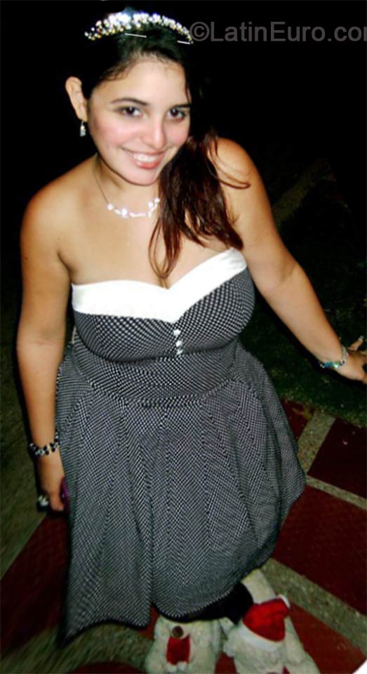 Date this sensual Venezuela girl Angellina from Maracaibo VE137