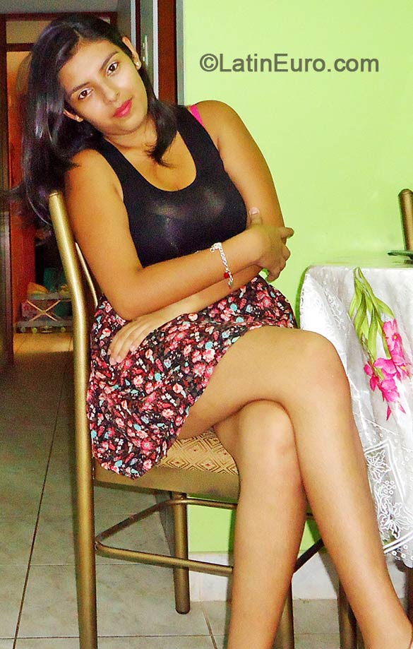 Date this tall Peru girl Lourdes from Lambayeque, PE892