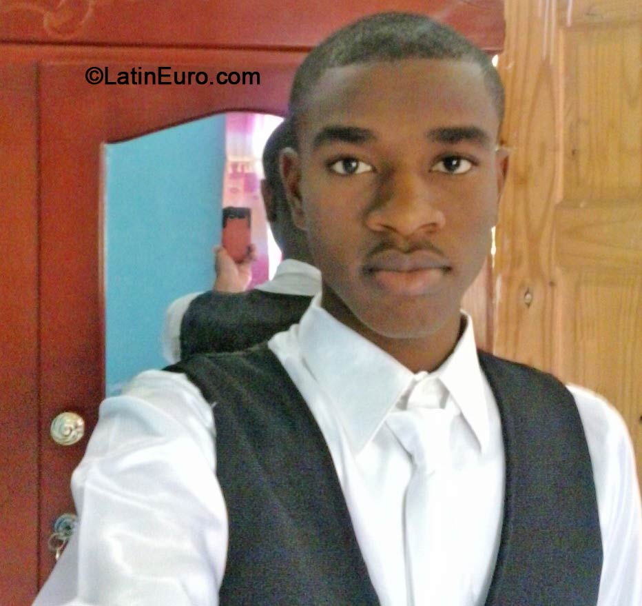 Date this gorgeous Jamaica man Michael from Kingston JM1530