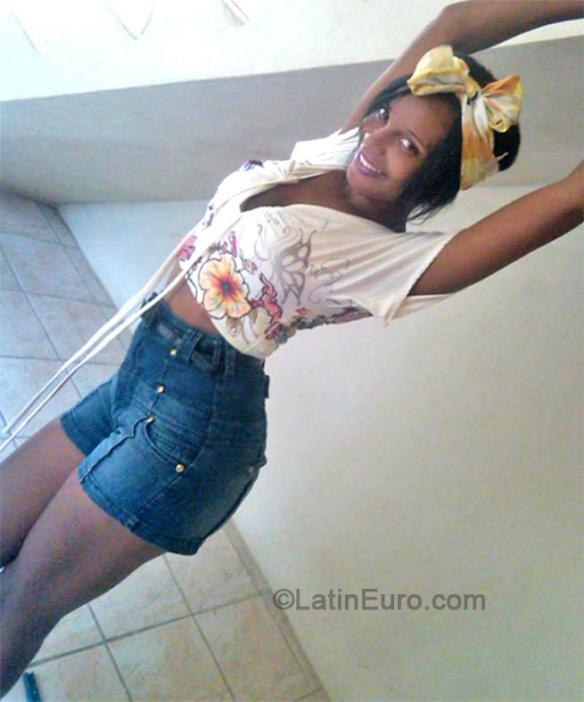 Date this sensual Jamaica girl Colleen from Clarendon JM1552