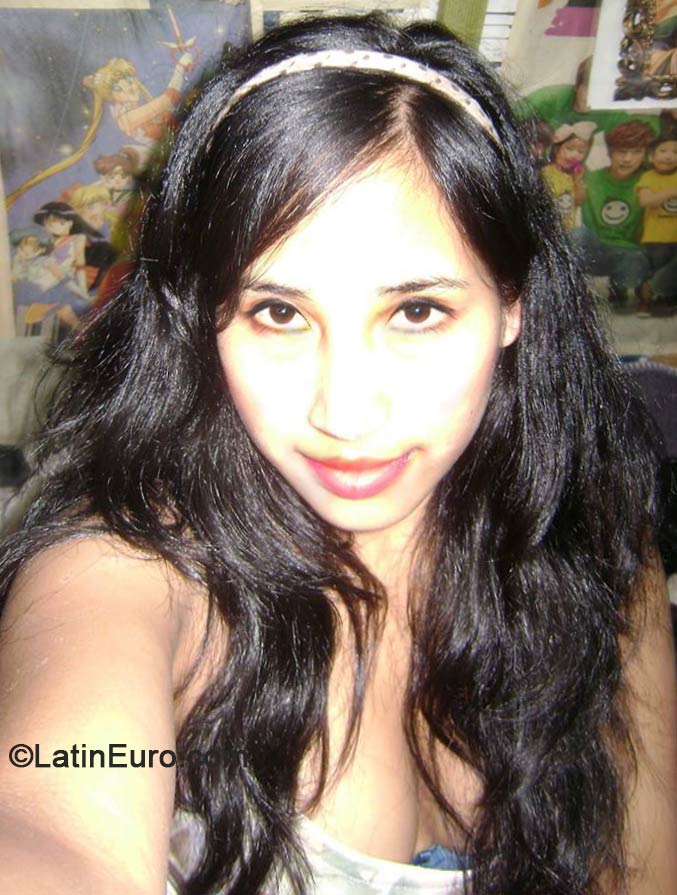 Date this attractive Peru girl Leslie from Lima PE917