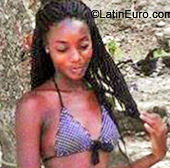 Date this foxy Jamaica girl Jhanele from Port Antonio JM1569