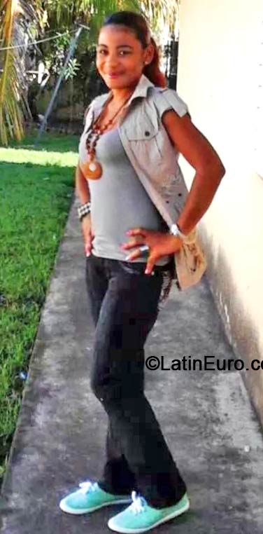 Date this charming Jamaica girl Maria from Kingston JM1570