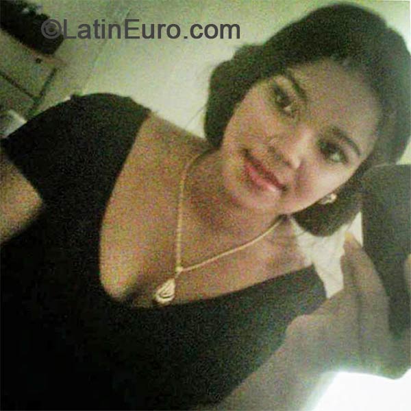 Date this lovely Dominican Republic girl Elizabet from Santo Domingo DO18517