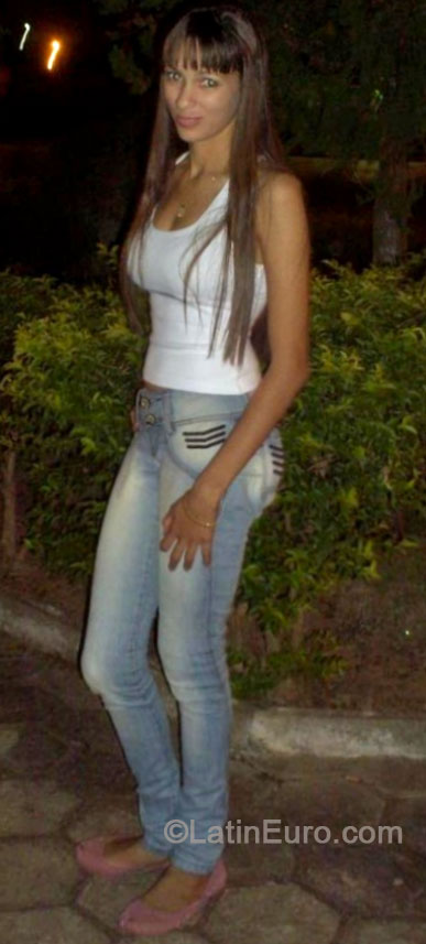 Date this hard body Brazil girl Kely from Tabapora BR8681