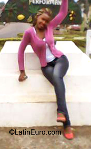 Date this passionate Cameroon girl Francine from Yaounde CM197