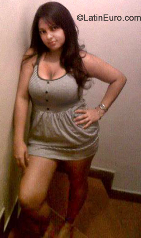 Date this tall Colombia girl Yulieth from Cali CO14973