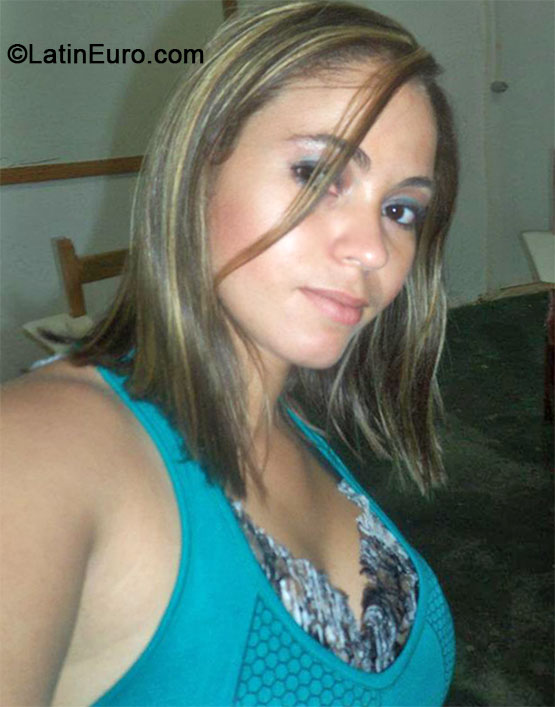 Date this nice looking Brazil girl Andressa from Cuiaba BR8703
