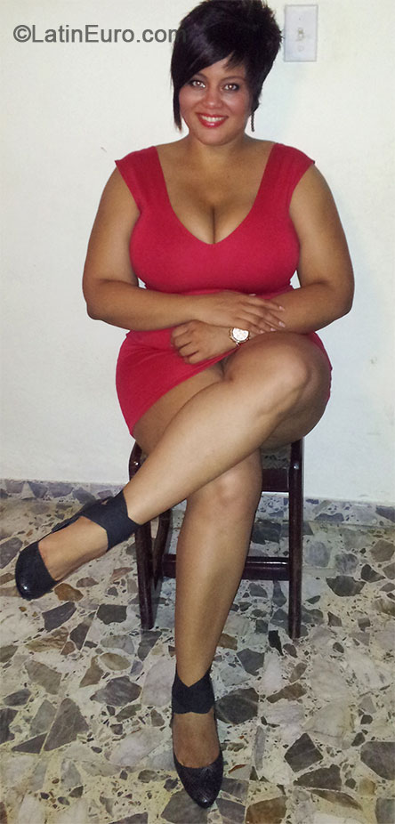 Date this pretty Dominican Republic girl Yoselyn from Santo Domingo DO18738